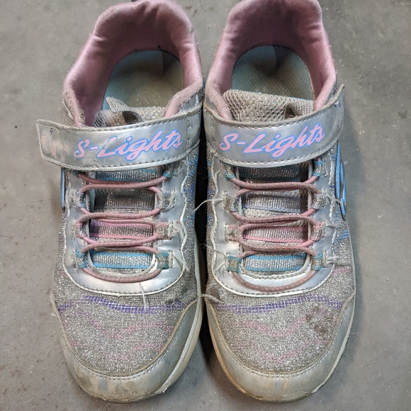Girls light up sketchers - Picture 1 of 3
